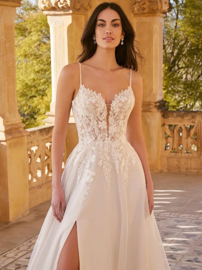 Vestido de novia Justin Alexander de encaje con tirantes y abertura