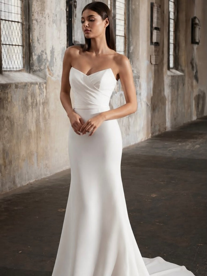 Vestido de novia sirena minimalista con escote corazón