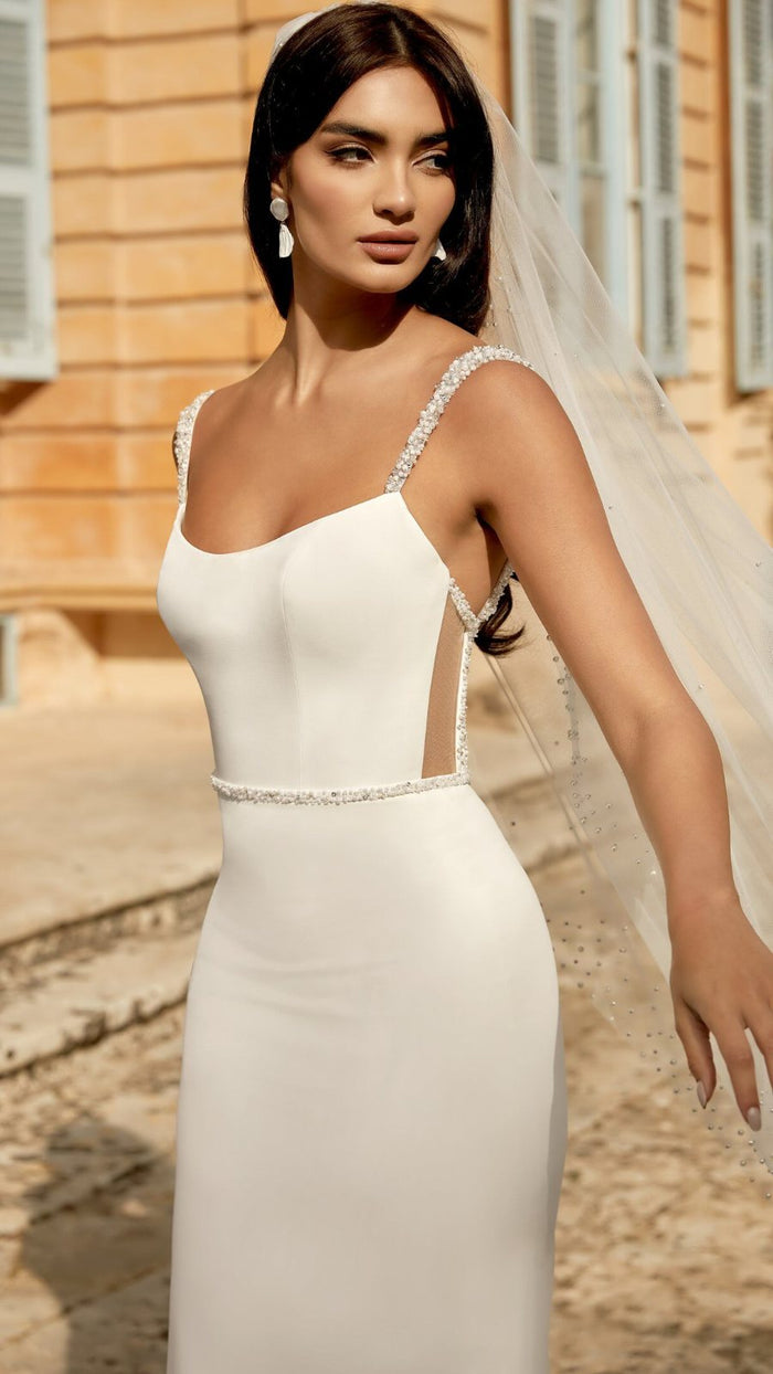 Vestido de novia sirena liso con tirantes de pedrería
