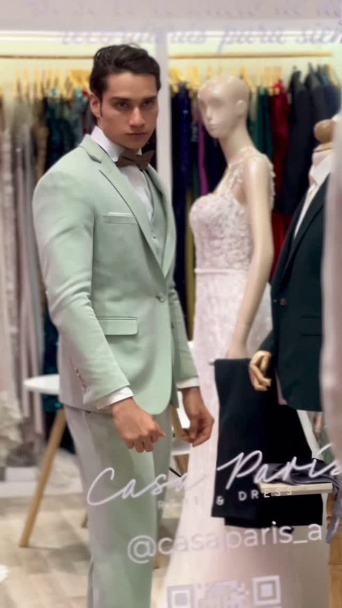 Traje de hombre verde menta con corbatín