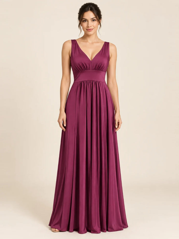 Vestido de grado y fiesta satín con escote en v en color magenta, nuevo ingreso de la colección 2026 de Casa París en modelo virtual