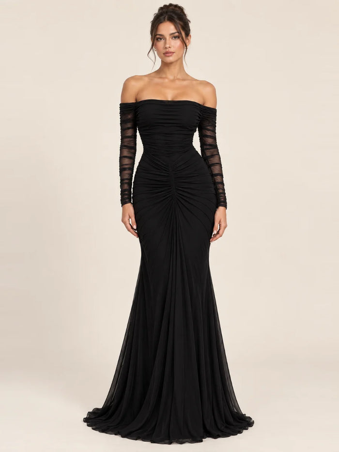 Vestido de grado y fiesta hombros caídos con mangas de malla en color negro, nuevo ingreso de la colección 2026 de Casa París en modelo virtual