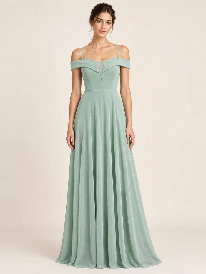 Vestido de grado y fiesta brillo con hombros caídos en color verde menta, nuevo ingreso de la colección 2026 de Casa París en modelo virtual