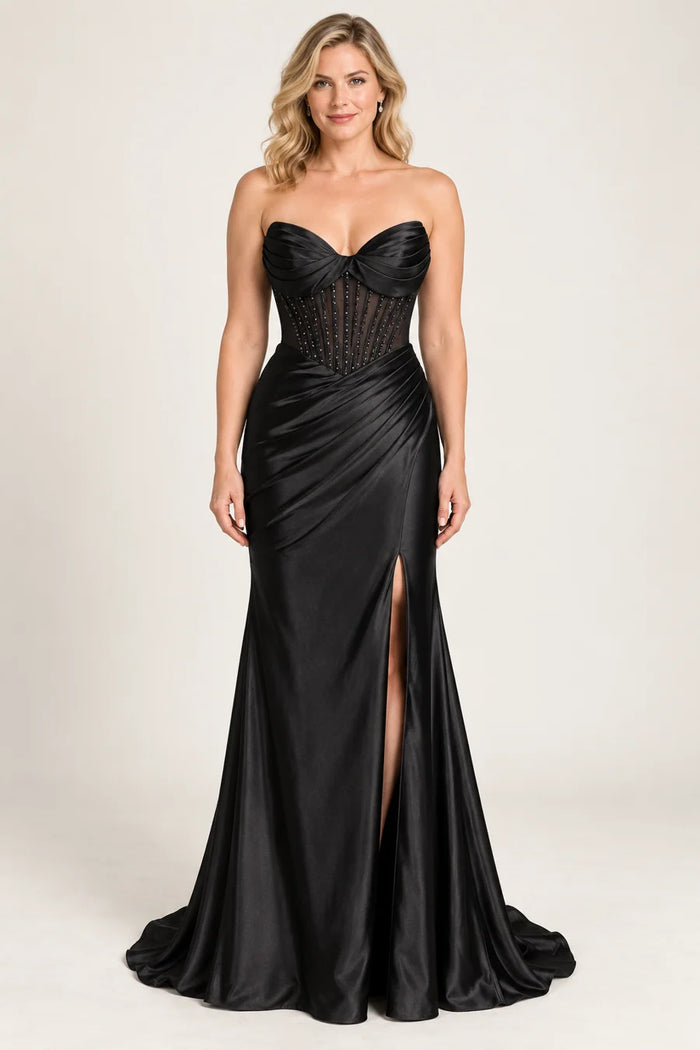 Vestido de grado corazón estructurado en color negro, colección 2026 de Casa París en modelo virtual