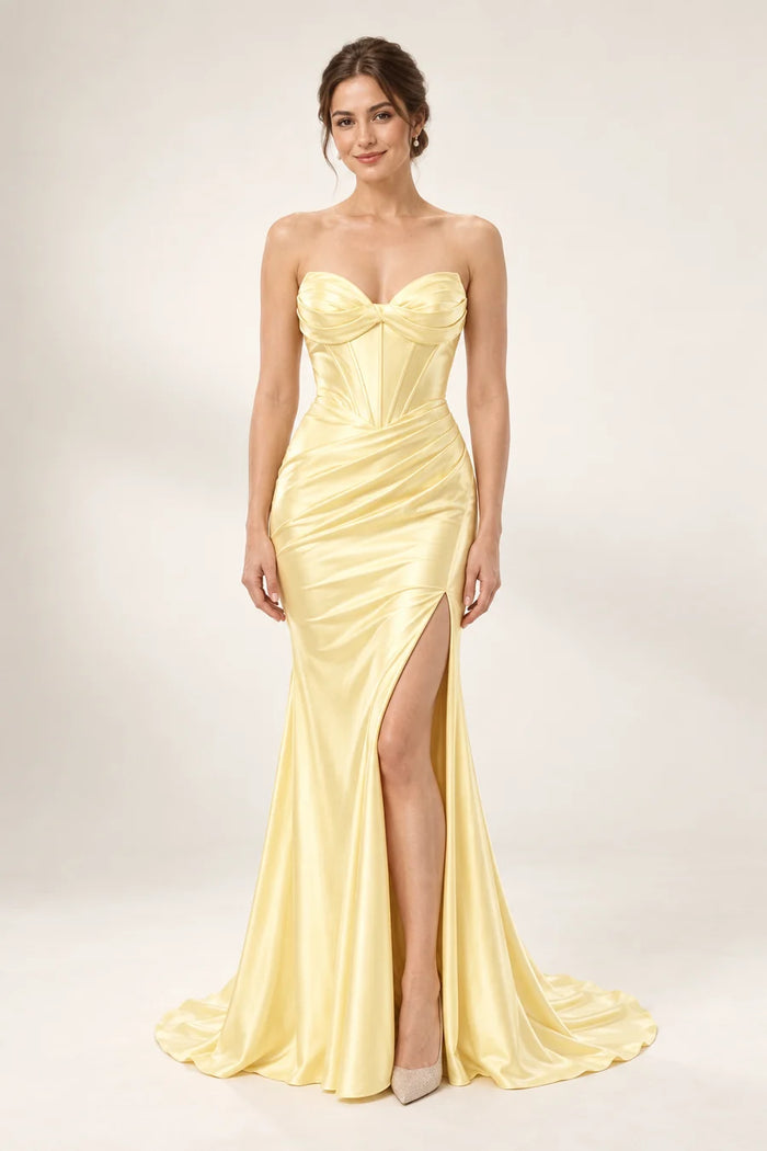 Vestido de grado corazón y cintura definida en color amarillo, colección 2026 de Casa París en modelo virtual