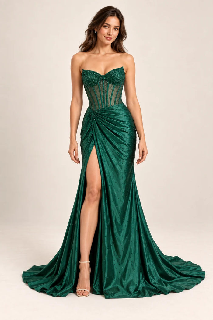 Vestido de grado corsé con pedrería en color verde esmeralda, colección 2026 de Casa París en modelo virtual