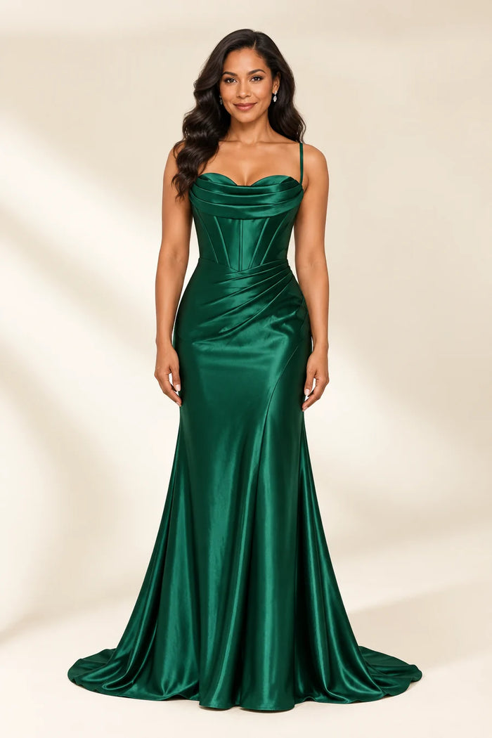 Vestido de fiesta verde esmeralda con corsé y falda sirena, colección 2026 en modelo virtual