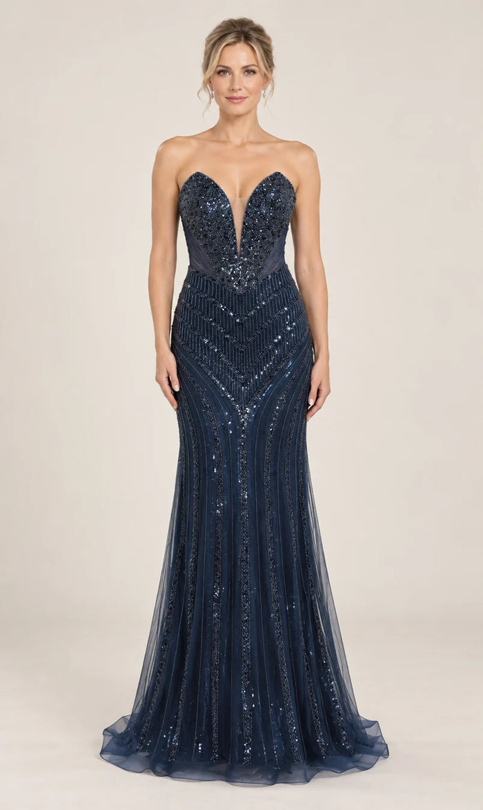 Vestido de grado escote corazón con pedrería en color azul marino, colección 2026 de Casa París en modelo virtual