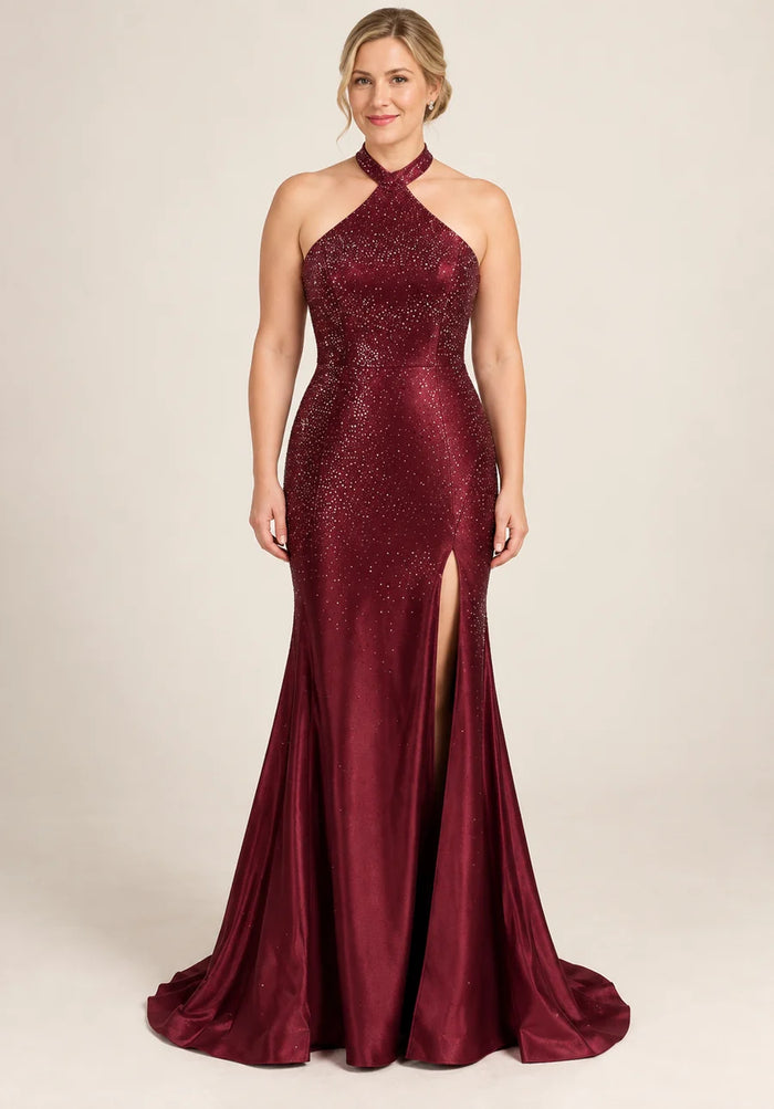 Vestido de grado escote halter de gala en color vino, colección 2026 de Casa París en modelo virtual