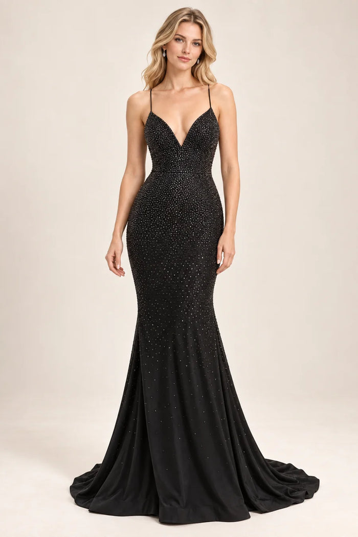 Vestido de grado silueta sirena con destellos en color negro, colección 2026 de Casa París en modelo virtual